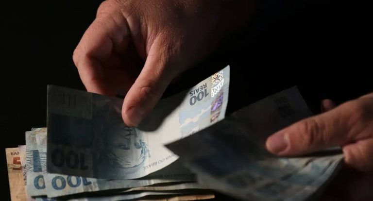 Governo libera saldo do FGTS retido pelo saque-aniversário
