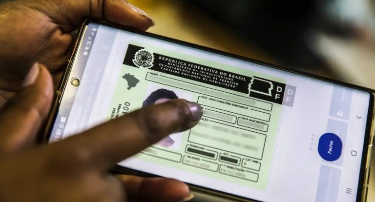 Governo oficializa nova CNH simplificada com custo até 80% menor