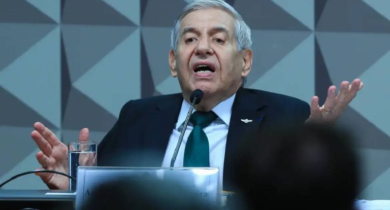 Heleno deixa Comando Militar e passa a cumprir prisão domiciliar