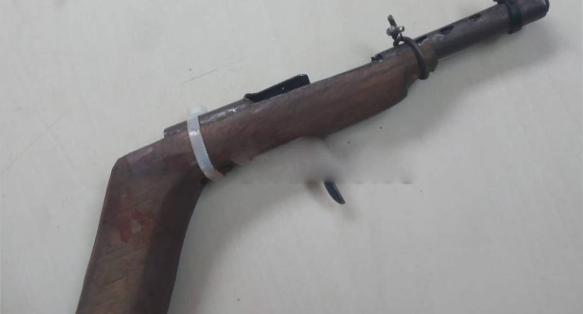 Homem é baleado na mão e polícia encontra arma escondida em residência em Ji-Paraná