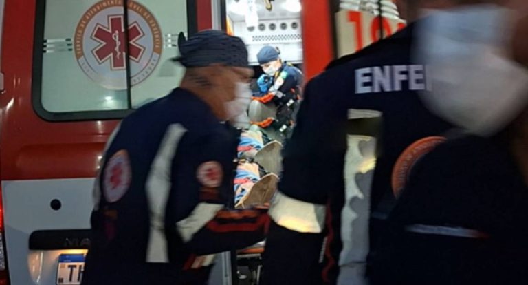 Homem é socorrido pelo Samu após ser esfaqueado pela esposa em RO