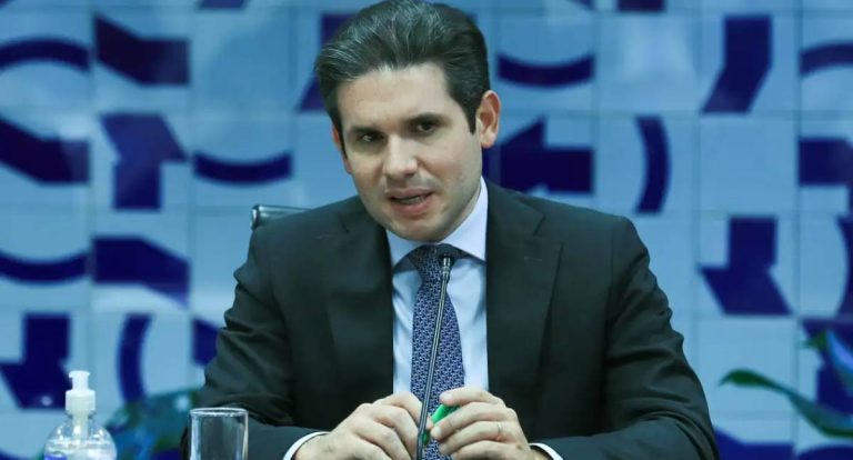 Hugo Motta justifica expulsão de jornalistas por questão de segurança