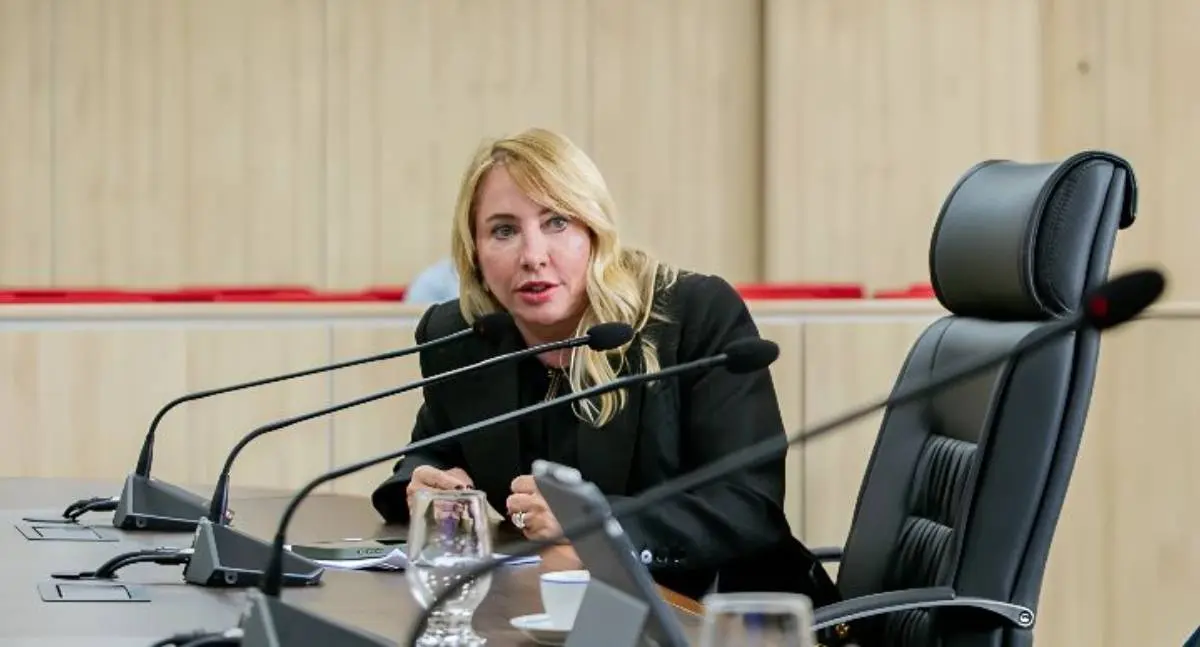 Ieda Chaves propõe Auxílio Material Escolar para estudantes e prioriza economia local