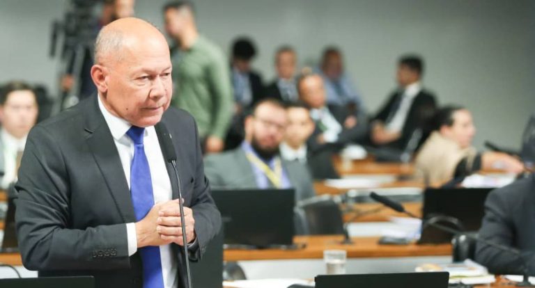 INSS Ex-coordenador é conduzido para depor após ausência na CPMI e Chrisóstomo cobra suspensão de descontos