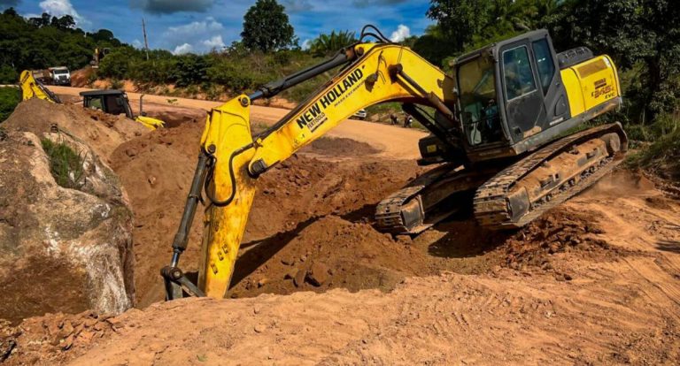 Intervenção na RO-476 melhora mobilidade com eliminação de curvas e serras em Presidente Médici