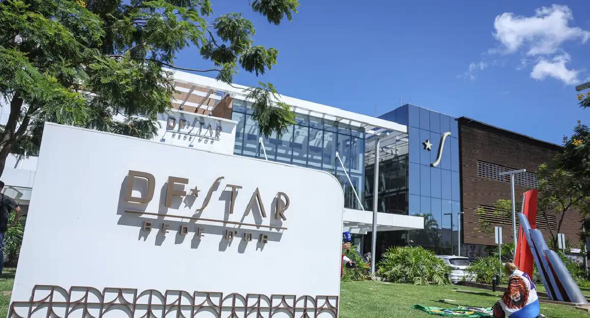 Jair Bolsonaro é internado para cirurgia em Brasília