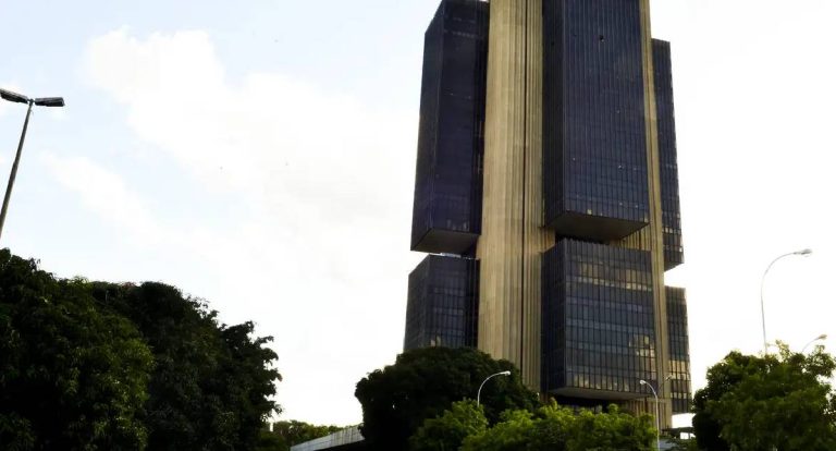 Juros do crédito sobem para famílias em novembro