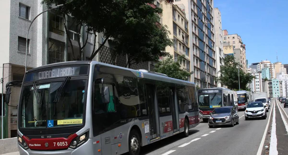 Livro debate proposta de tarifa zero para democratizar a mobilidade urbana