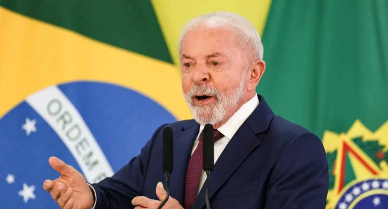 Lula descarta privatização e defende reestruturação dos Correios