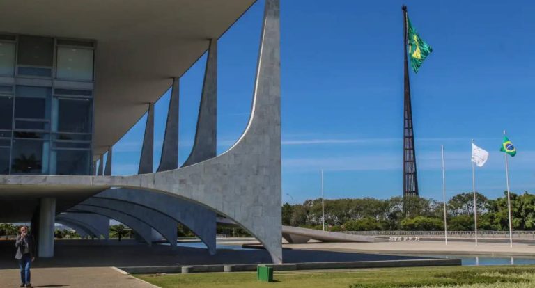 Lula sanciona lei que aumenta proteção a vítimas de crimes sexuais no Brasil