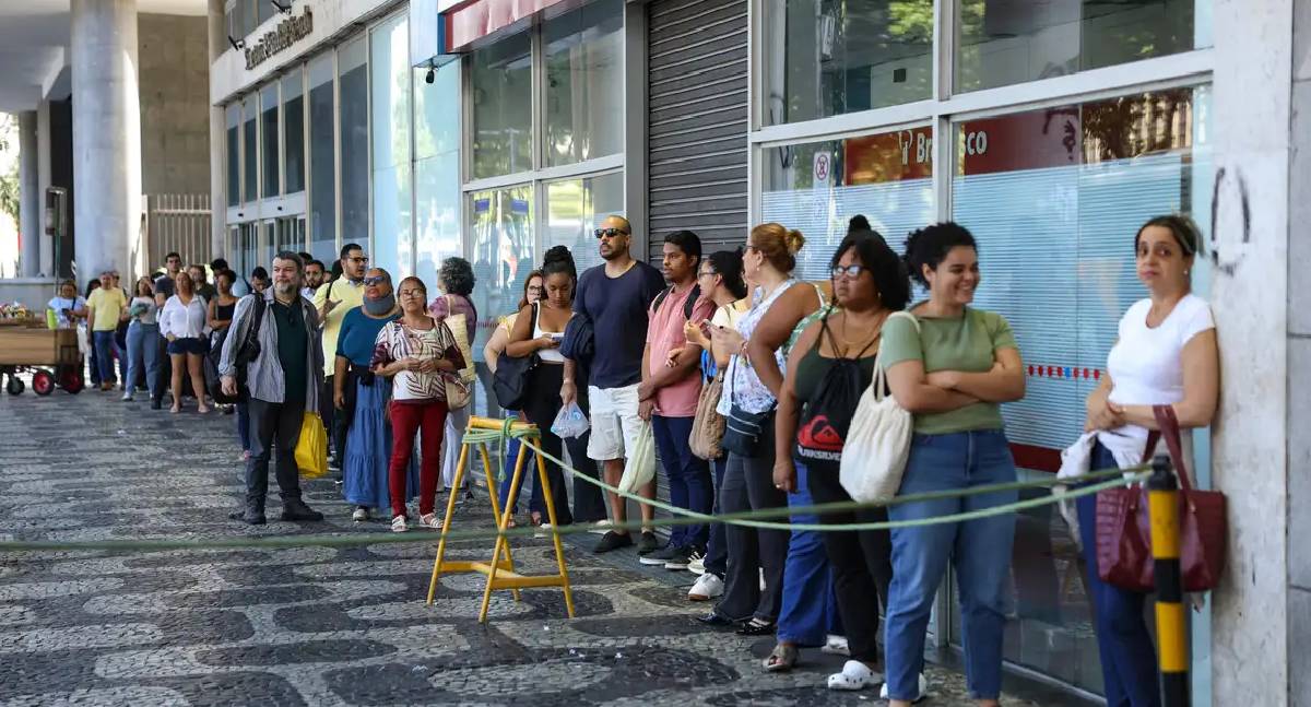 Mais de 42 mil candidatos fazem prova discursiva do CNU 2025 neste domingo