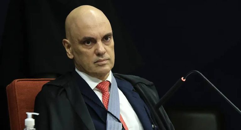 Moraes autoriza Bolsonaro a fazer cirurgia, mas nega prisão domiciliar