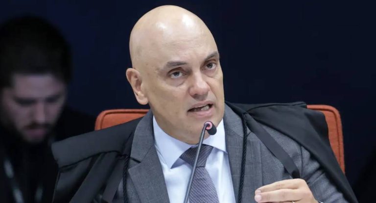 Moraes autoriza depoimento de Bolsonaro sobre cofres do Alvorada