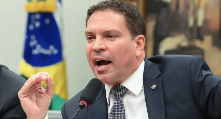 Moraes solicita aos EUA extradição do deputado Alexandre Ramagem