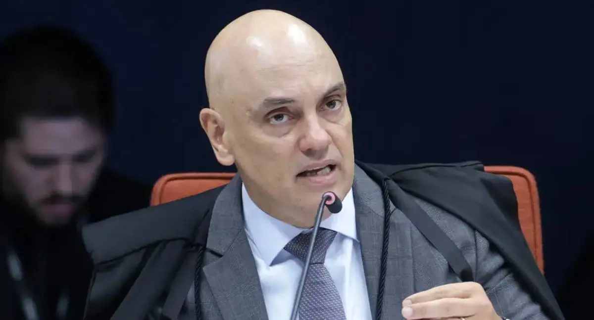 Moraes vota por perda imediata do mandato de Zambelli e pede anulação da votação da Câmara