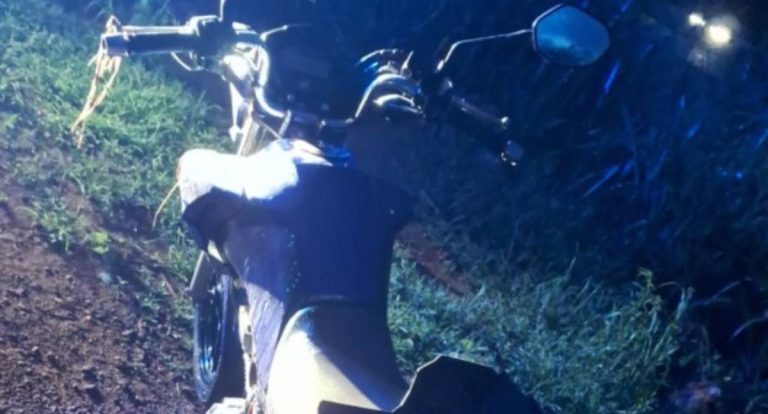 Motocicleta furtada é recuperada abandonada às margens da BR-364
