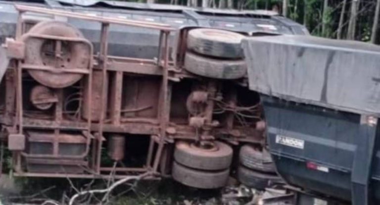 Mulher morre esmagada por carreta na BR 435 em RO