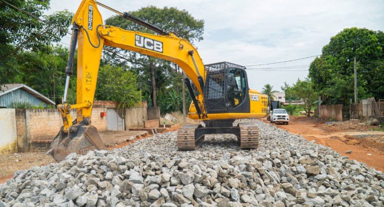 Pavimentação em Jaru avança com colchão drenante para maior durabilidade da obra