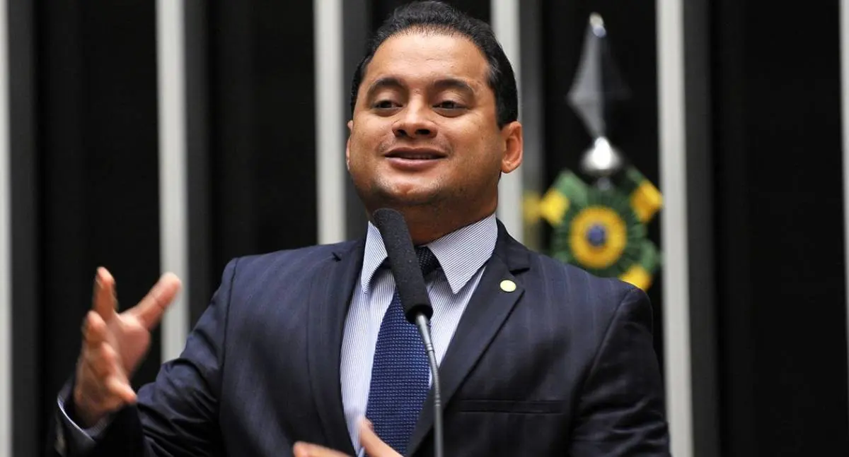 PF aponta senador como sustentáculo político de esquema no INSS