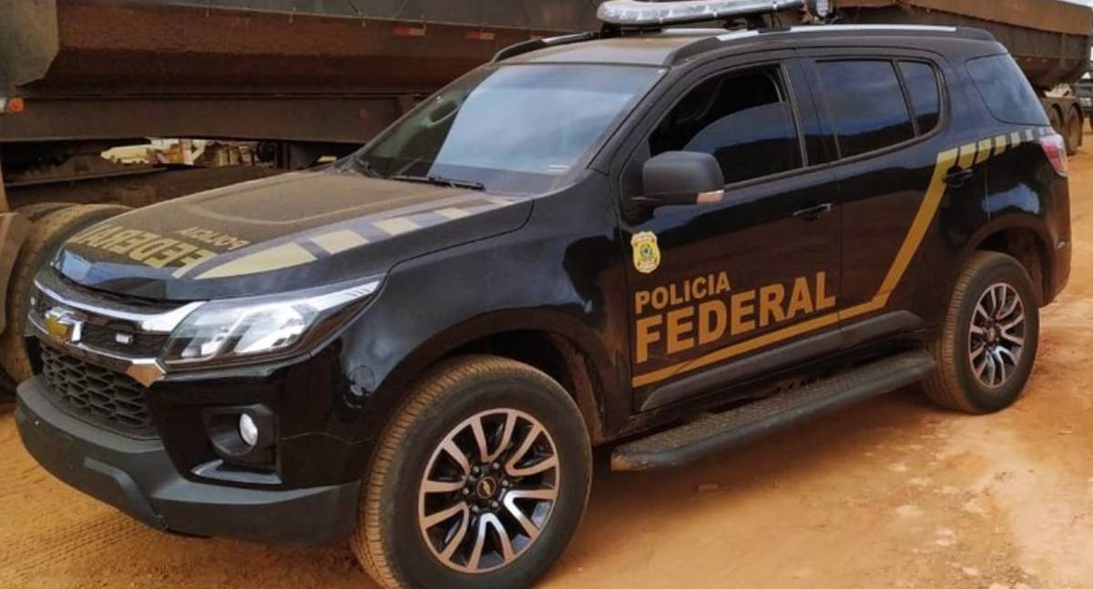 PF apreende 380 litros de gasolina de origem estrangeira em Guajará-Mirim