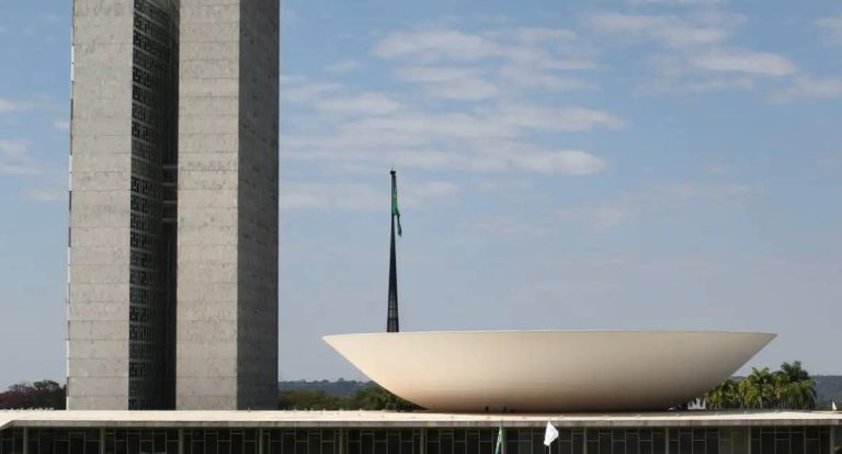 PF mira ex-assessora de Lira em buscas na Câmara sobre o “orçamento secreto”