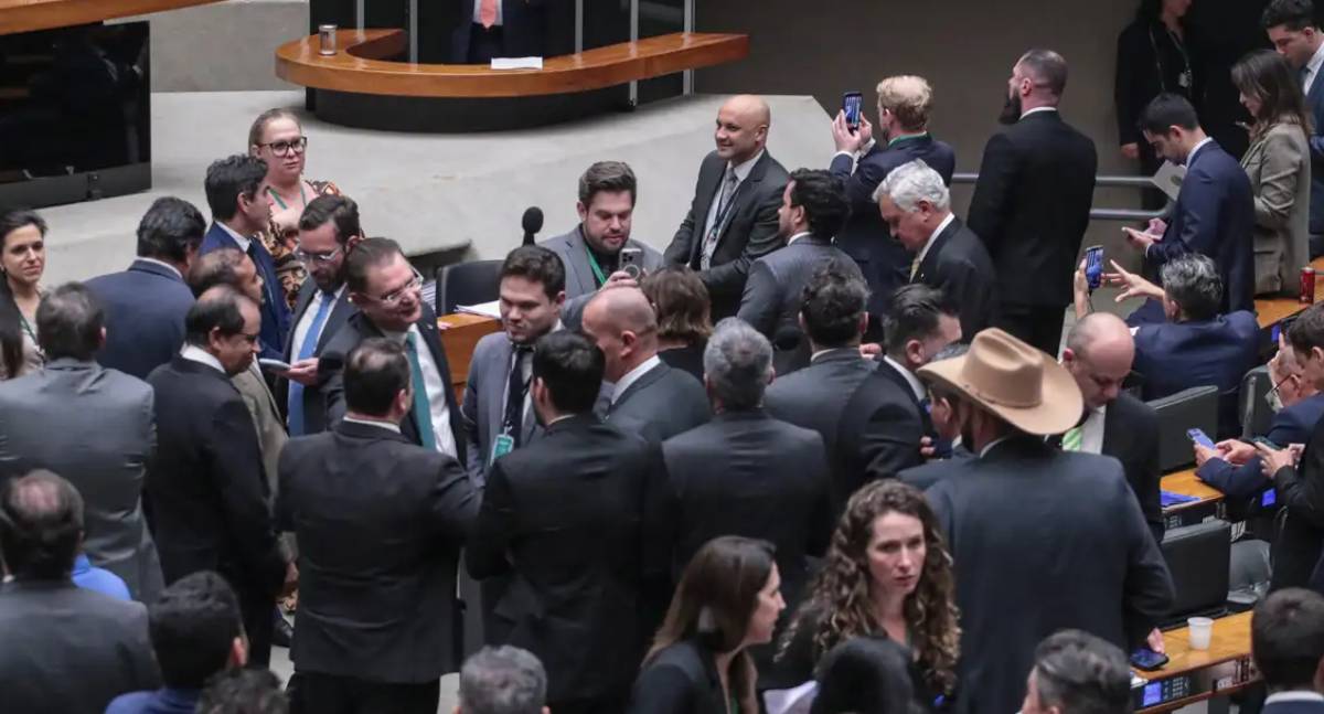 PL da Dosimetria pode beneficiar criminosos comuns, avaliam especialistas