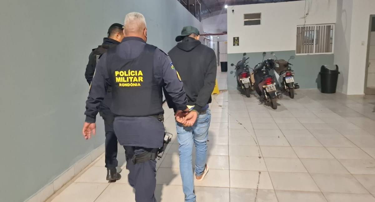 Policiais do 5º Batalhão prendem dupla armada na zona leste