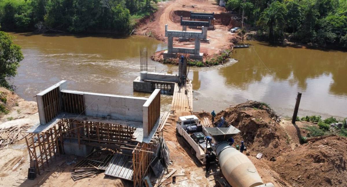Ponte mista sobre o Rio Pimenta avança em Chupinguaia e reforça logística agrícola na RO-495