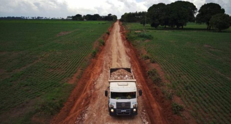 RO-135 recebe manutenção em 22 km e governo de RO reforça infraestrutura na Zona da Mata