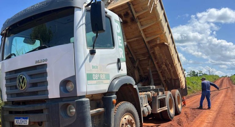 RO-472, entre Ji-Paraná e Rondolândia, recebe revestimento primário para garantir segurança e trafegabilidade