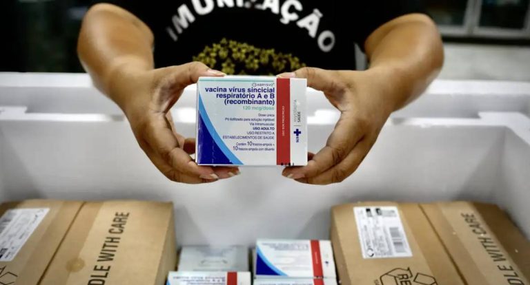 Saúde inicia distribuição da Vacina VSR para gestantes no SUS