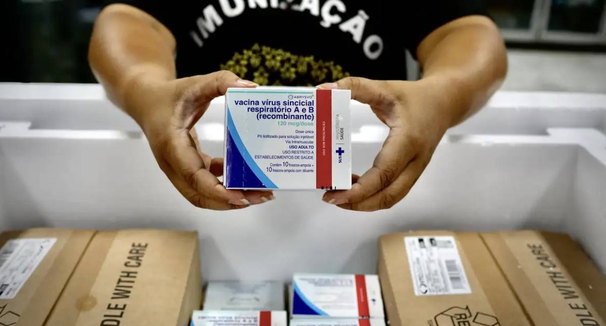 Saúde inicia distribuição da Vacina VSR para gestantes no SUS