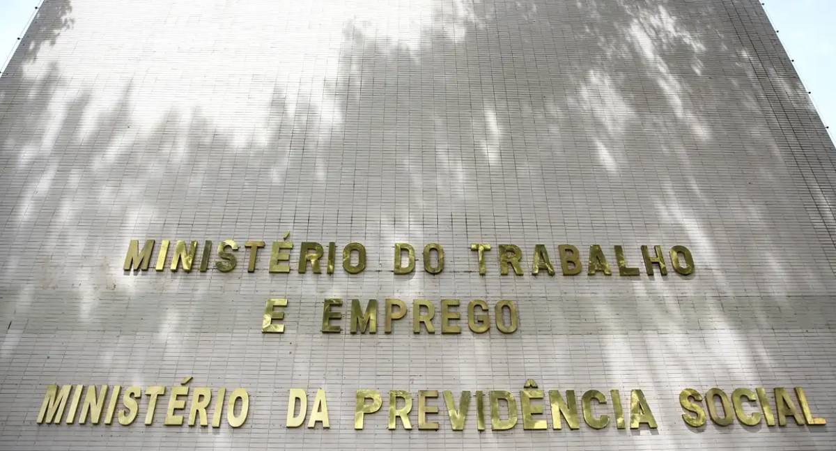 Secretário-executivo da Previdência é preso em operação da Polícia Federal