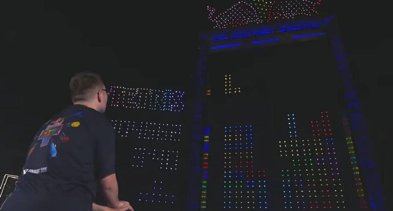 Torneio de Tetris transforma céu de Dubai em tela