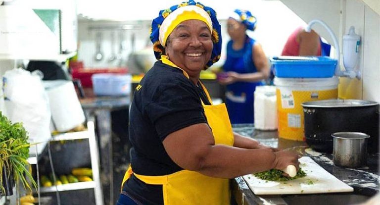 Trabalho e renda reduzem pobreza no Brasil, aponta governo