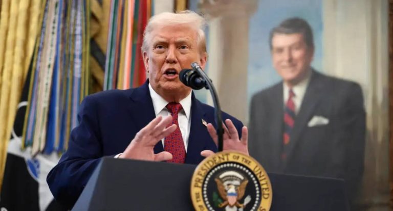 Trump ataca imigração e exalta conquistas econômicas