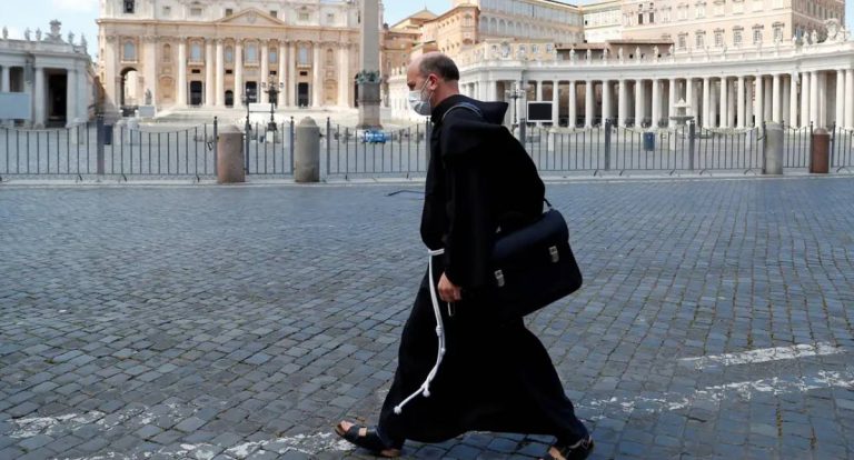 Vaticano vota contra permissão de mulheres como diaconisas
