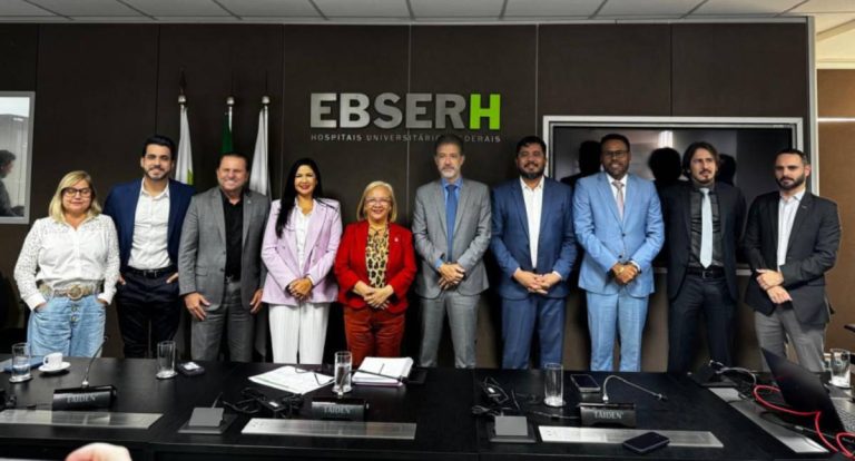 Vereador Dr. Santana acompanha solenidade de aquisição do Hospital Universitário