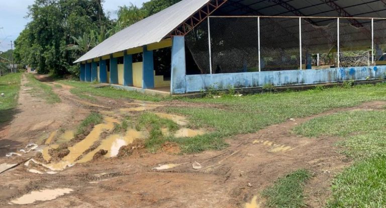 Alex Redano pede reforma da quadra da Escola General Osório