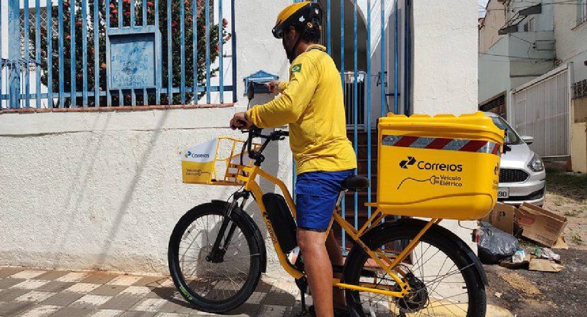 Correios completam 363 anos e celebram o Dia do Carteiro