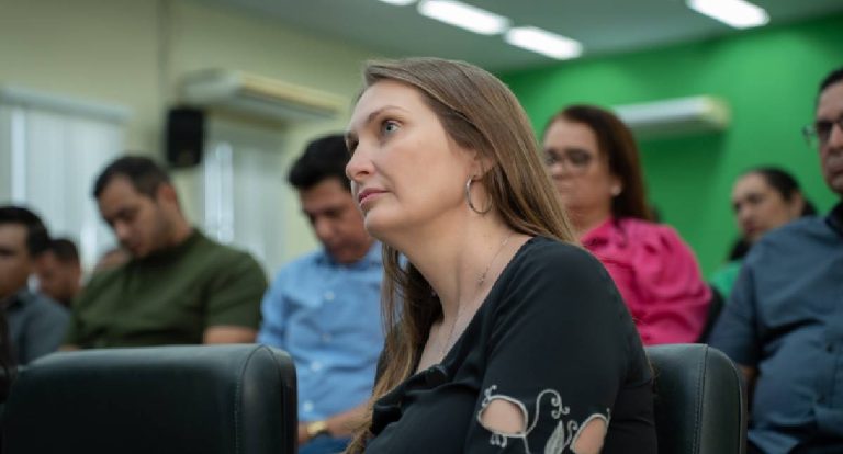 Deputada Gislaine Lebrinha destina R$ 100 mil para instrumentos musicais e material esportivo em Rolim de Moura