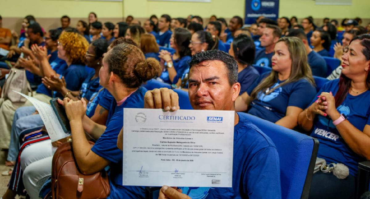 Governo de Rondônia entrega kits profissionais para 126 concluintes do programa Vencer