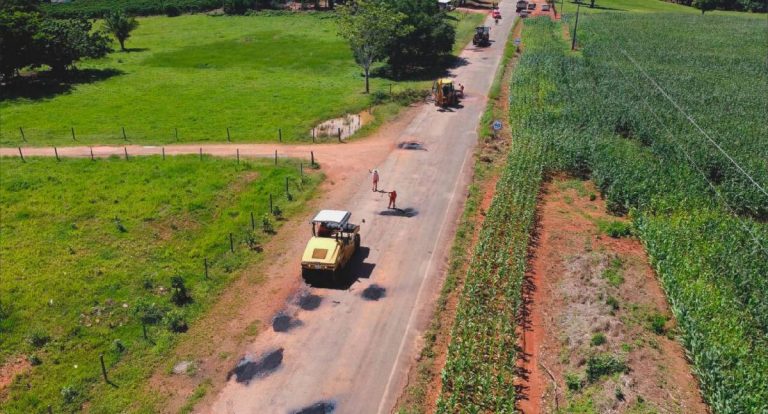 Governo de Rondônia executa manutenção asfáltica na Rodovia RO-490 em Alto Alegre dos Parecis