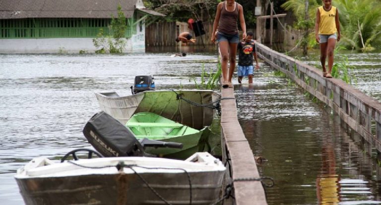 Orientação sobre leptospirose e os cuidados em áreas de risco são repassados à população pelo governo de RO
