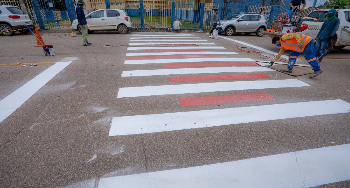 Prefeitura inicia cronograma de faixas de pedestres lúdicas em frente a escolas municipais