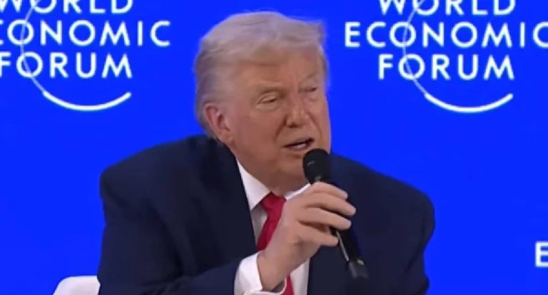 Trump confunde Groenlândia com Islândia em discurso