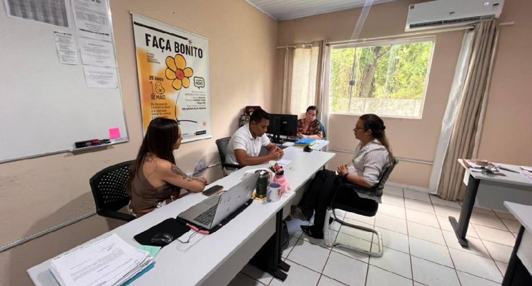 Vereador Dr. Gilber visita CREAS e reforça compromisso com proteção social em 2026