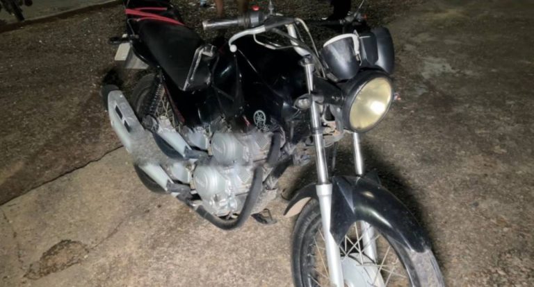 Acidente entre carro e moto deixa motociclista ferido em Rondônia