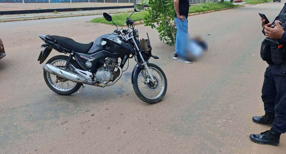 Acidente entre moto e carro deixa motociclista ferido na avenida Mamoré