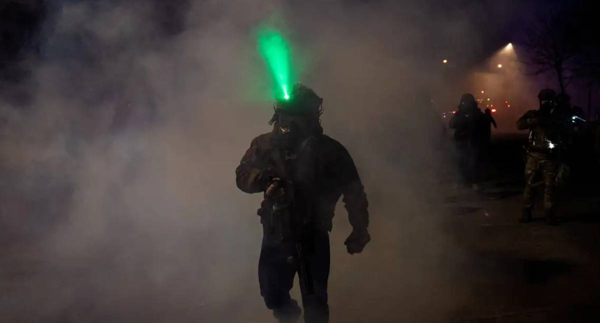 Agente do serviço de imigração baleia venezuelano em Minneapolis